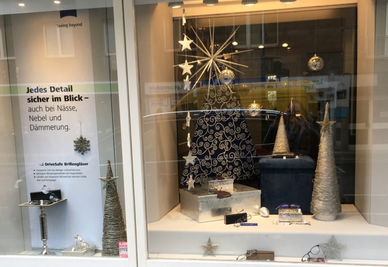 auslage_weihnachten_glitzer_optiker